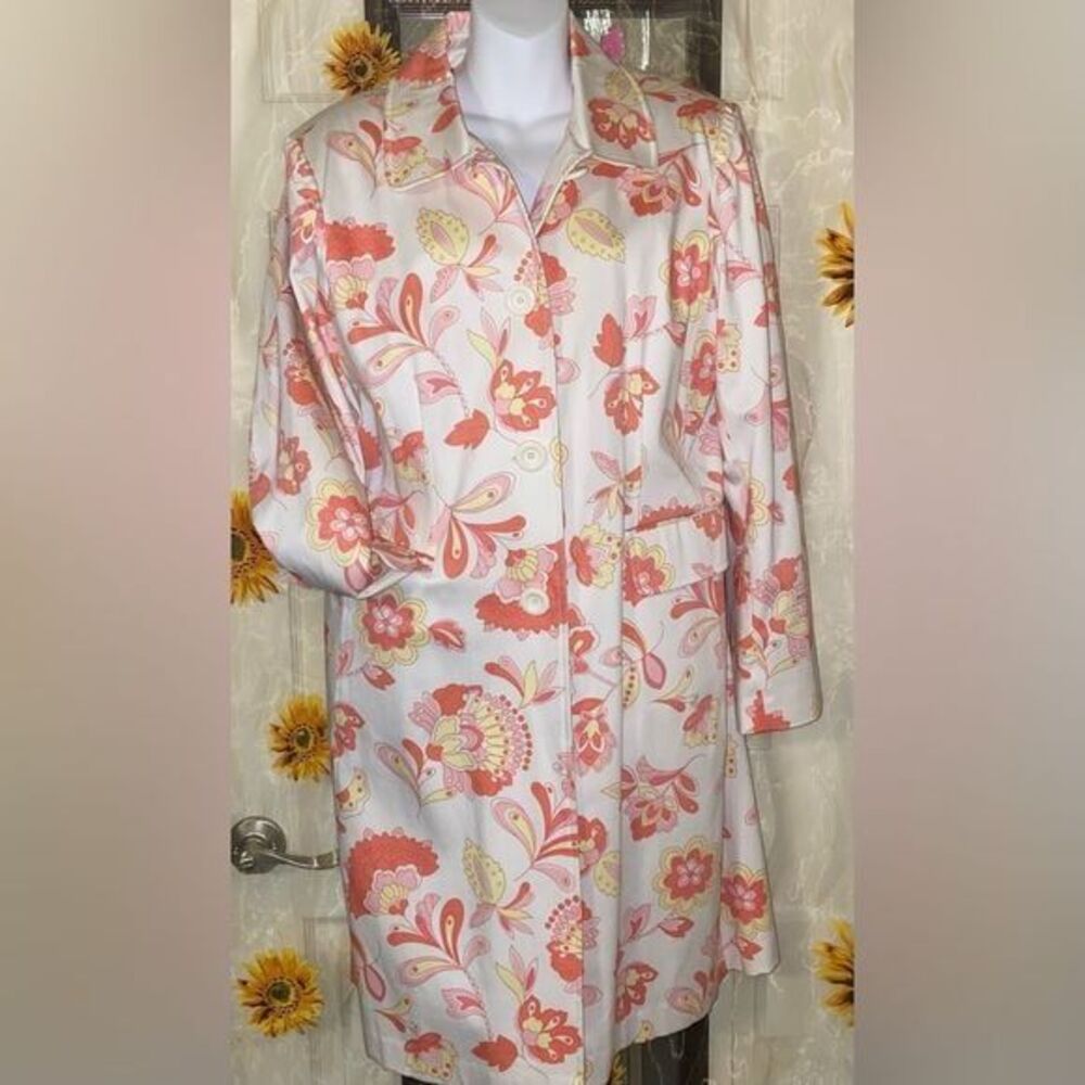 I Maddison spring trench coat. Size Large